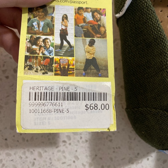 Toms - Picture 6 of 6